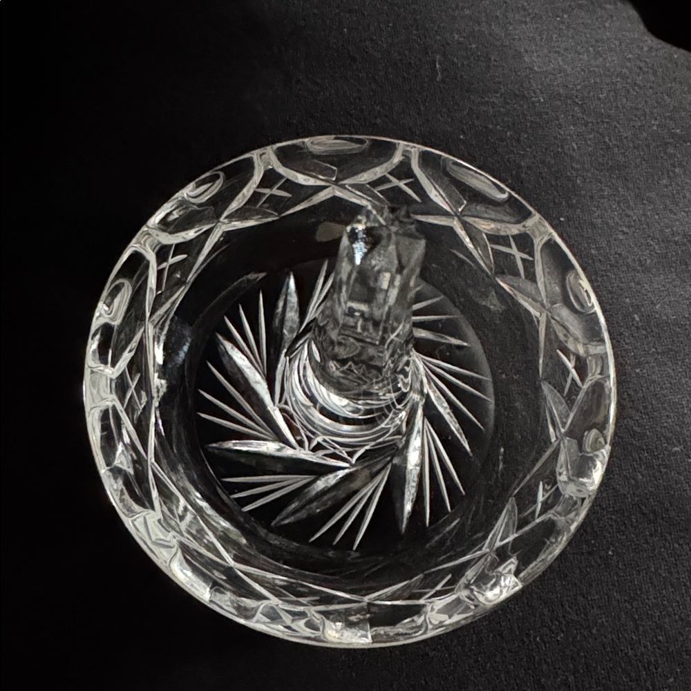 Vintage CRYSTAL RING HOLDER CLEAR CUT LIKE NEW